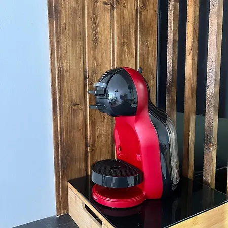 With The Pool 蒙科法尔