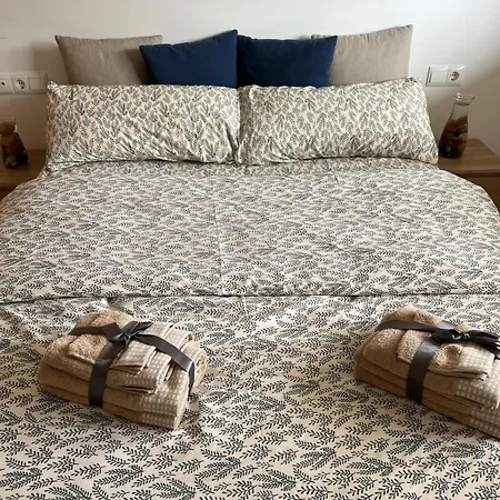 With The Pool 公寓